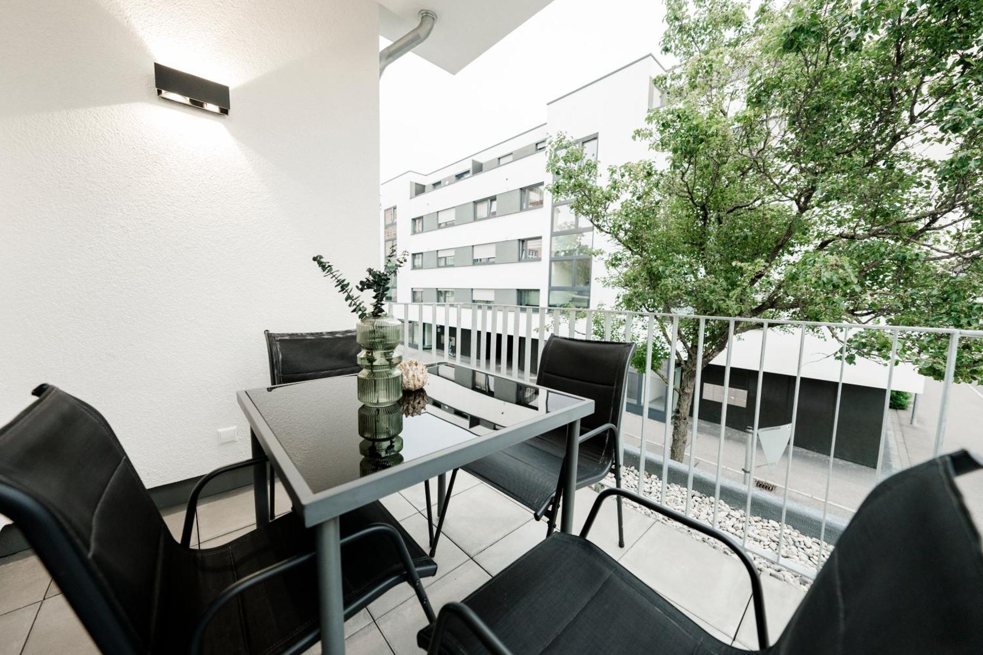 Kocasa-Apartments 01, City-Center Boeblingen, Stellplatz, Balkon, Waipu-Tv Dış mekan fotoğraf
